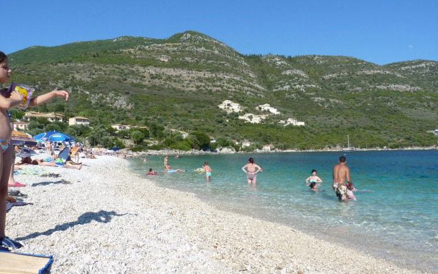 Ilianthos Apartments & Studios