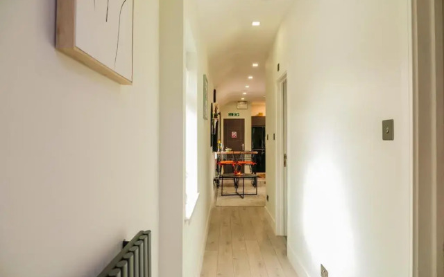 NEW Cosy & Secure - 2 Bed - Free WIFI - Modern & Functional