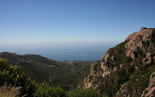 The Anza - A Calabasas Hotel