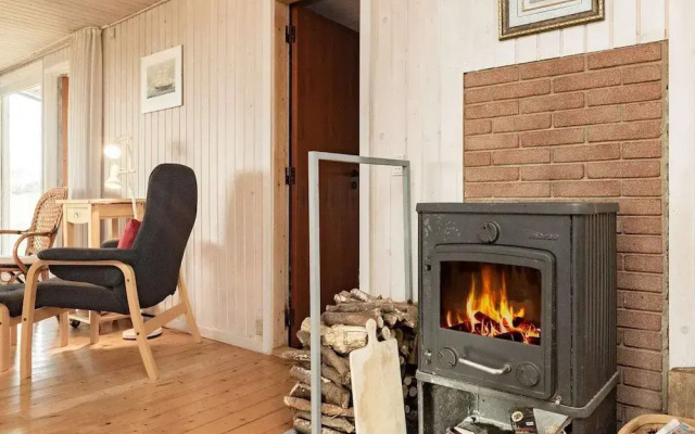 6 Person Holiday Home in Martofte