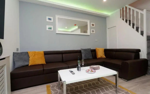 TOWLER HOUSE APARTMENTS 6 beds in 3 bedrooms
