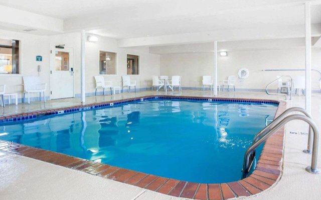 Comfort Inn & Suites Chesterfield - St. Louis