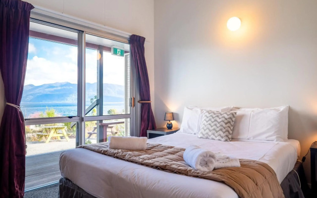 Hotel Lake Brunner