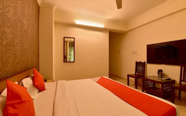OYO 22915 C M Regency