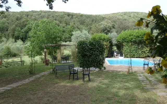 Scappo In Umbria, La Escondida