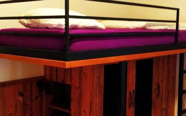 AdHoc Hostel