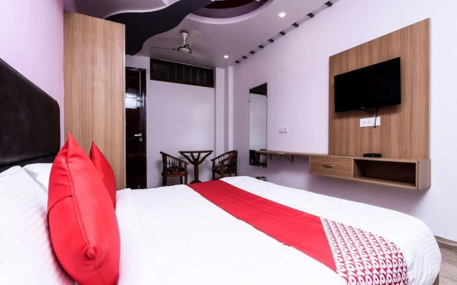 OYO Flagship 16044 Hotel 35th Avenue Sector 18