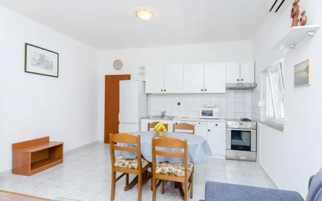 Apartments and Rooms Iva