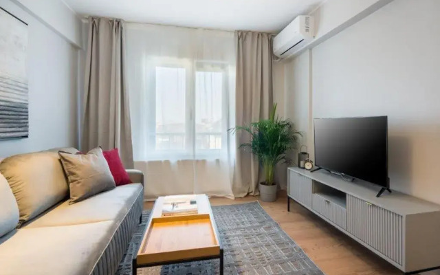 Pop Art Flat - Bright 2BR near the Old Town