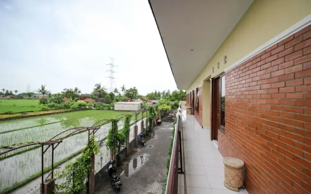 RedDoorz near Desa Wisata Kasongan