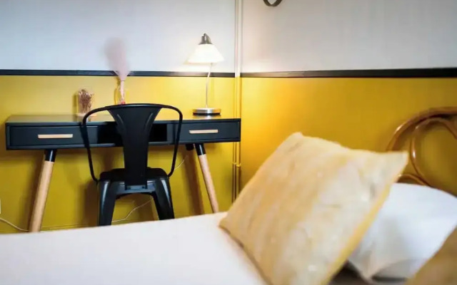 Elegant Triplex With Private Parking-2br/4p-honfleur