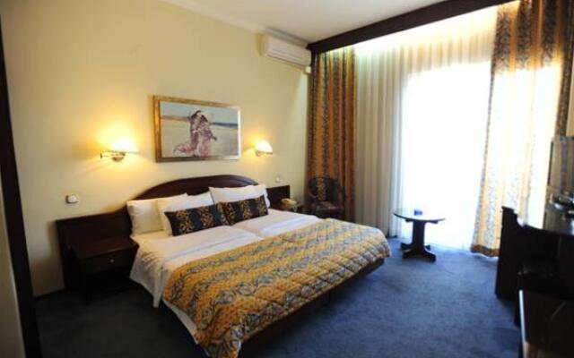 Best Western Lingos Hotel