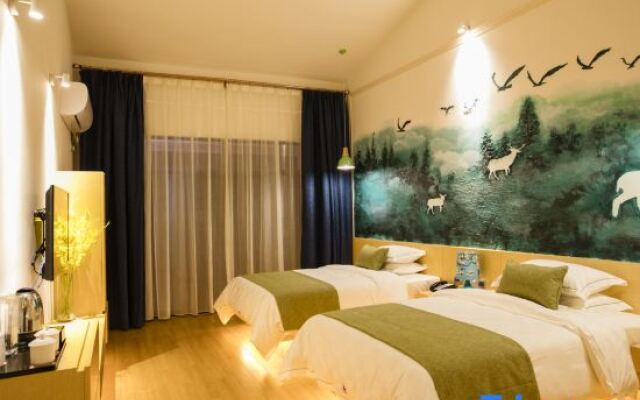 Qingli River Mountain Hotel (Yangshuo Xianggongshan Branch)