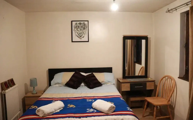Comfortable 2-bed House in London Zone 2