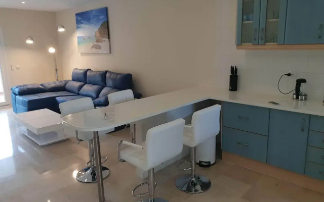 Apartmentsleeps4-pool-bbq-garden-ac