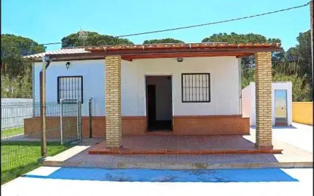 Bungalow en Conil con piscina