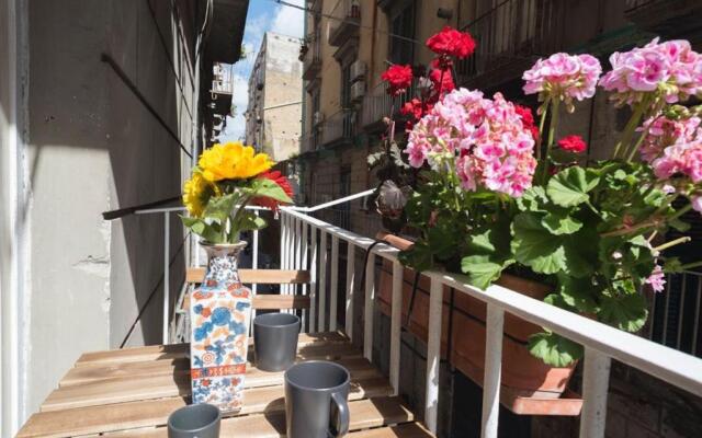 Bobbò House III, a balcony in the heart of Naples