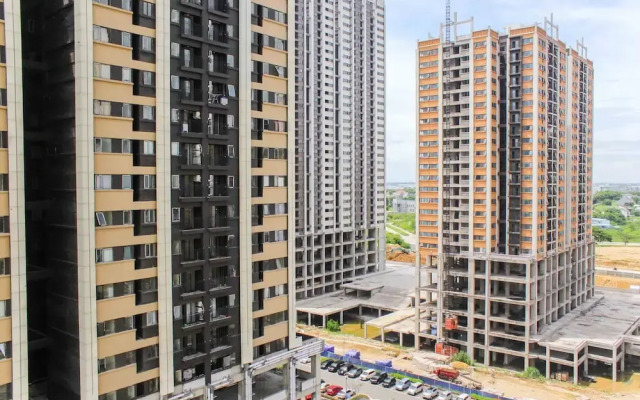 Comfort 1Br With Dining Room At Meikarta Apartment