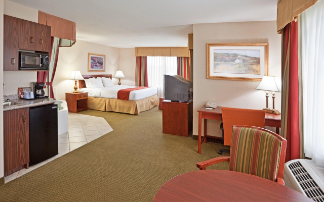 Holiday Inn Express Hotel & Suites Franklin-Oil City by IHG