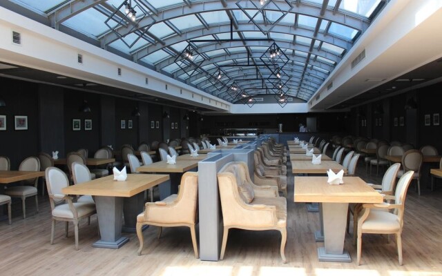 Sky Hotel Baku