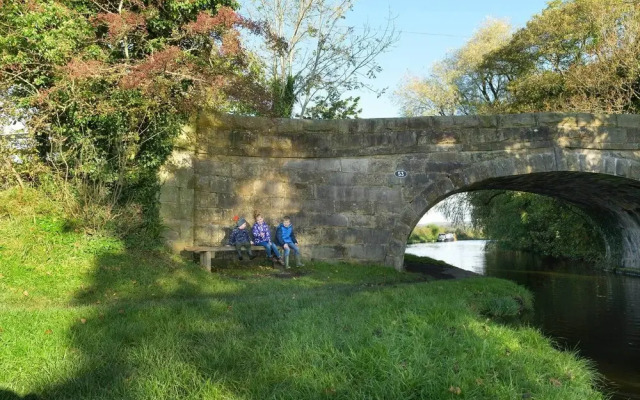 Orchard Glamping - Apartment Pod - Blossom
