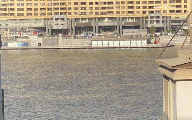 Charming 2-bedrooms Apartment With Side Nile View