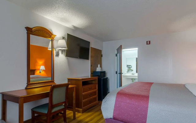 Motel 6 Townsend, GA