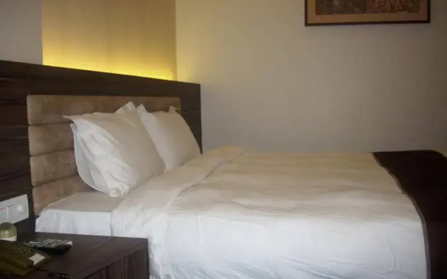 Hotel Pragati Manor