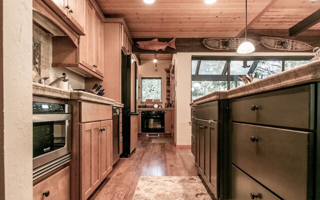 Papa Bear's River Cabin