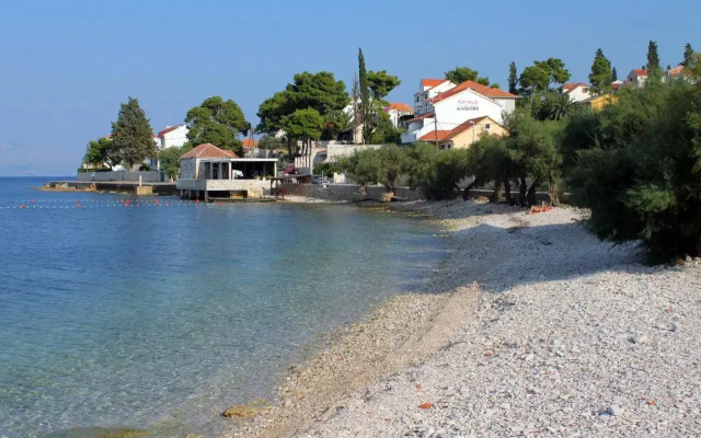 Apartments with a parking space Sutivan, Brac - 745