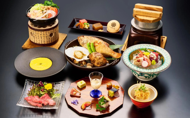 Yamanaka Onsen Shirasagiyu Tawaraya