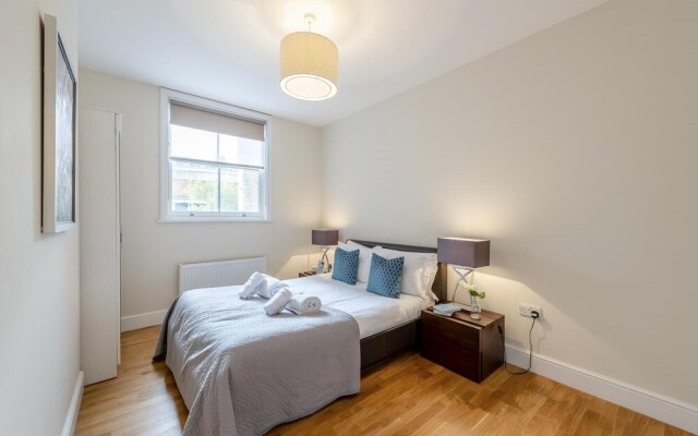 Modern Three Bedroom Apartment in Hammersmith