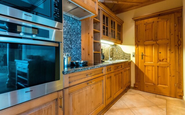 Cozy Apartment in Saalbach-hinterglemm With Sauna