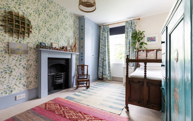 Rochester Road II by Onefinestay