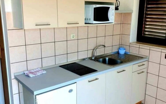 Lovely 1-bed Apartment With sea View in Srima
