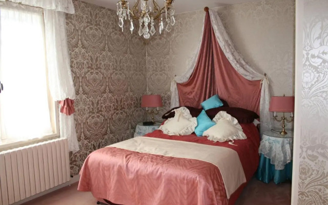 1 Bedroom House 20min Walk To Centre in Tournus (Adults Only)