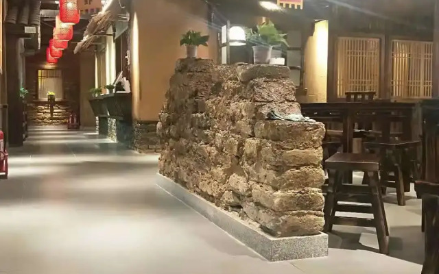 Van Gogh Boutique Hotel