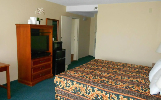 Travelodge Peoria Hotel and Conference Center