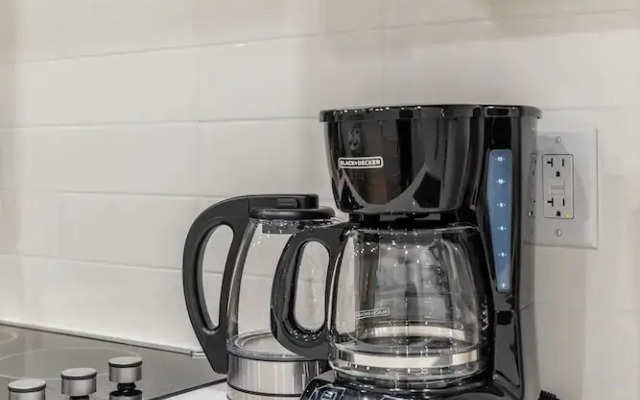 Gorgeous 1BR Apartment in Queen West