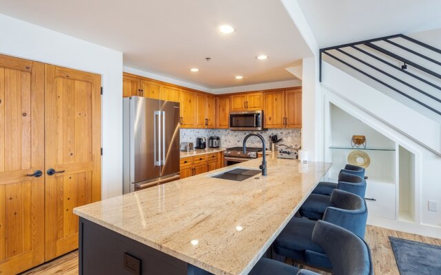 Bear Creek Lodge 411 4 Bedroom Condo by Alpine Lodging Telluride