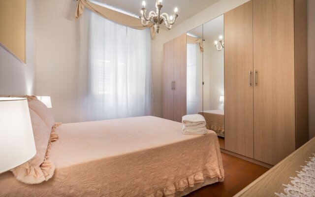 Classic Tuscany Apartment B by Mmega