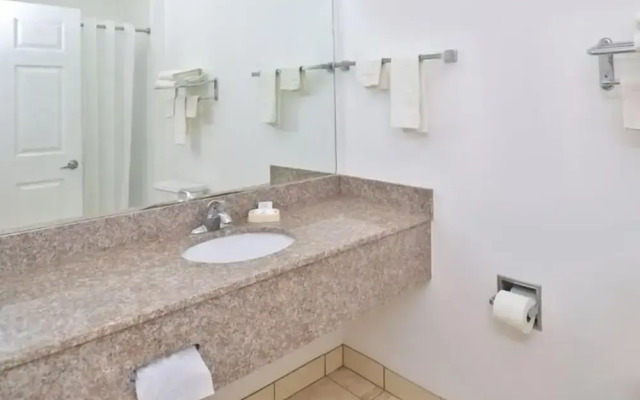 La Bonita Inn And Suites