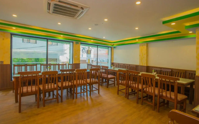 OYO 255 White Zambala Hotel