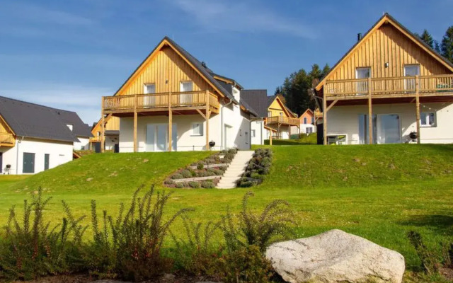 Lakeside Village 37873
