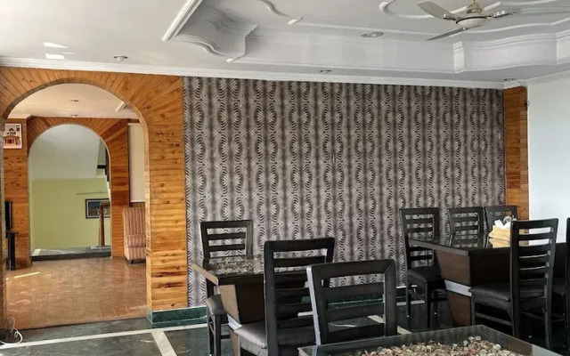 OYO 25061 Gautam Residency Chamba