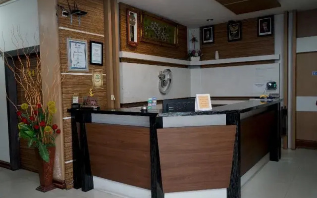 Oyo 629 Grand Vella Hotel