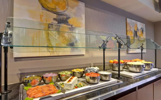 DoubleTree by Hilton Hotel Pleasanton at the Club