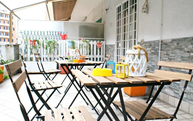 Like Family House