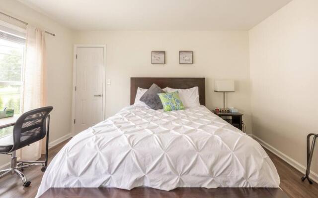 *Cozy Studio Carriage House- Minutes from Downtown