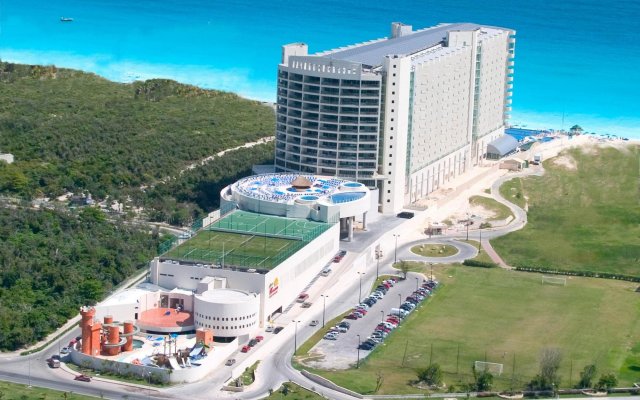 Seadust Cancún All Inclusive Family Resort